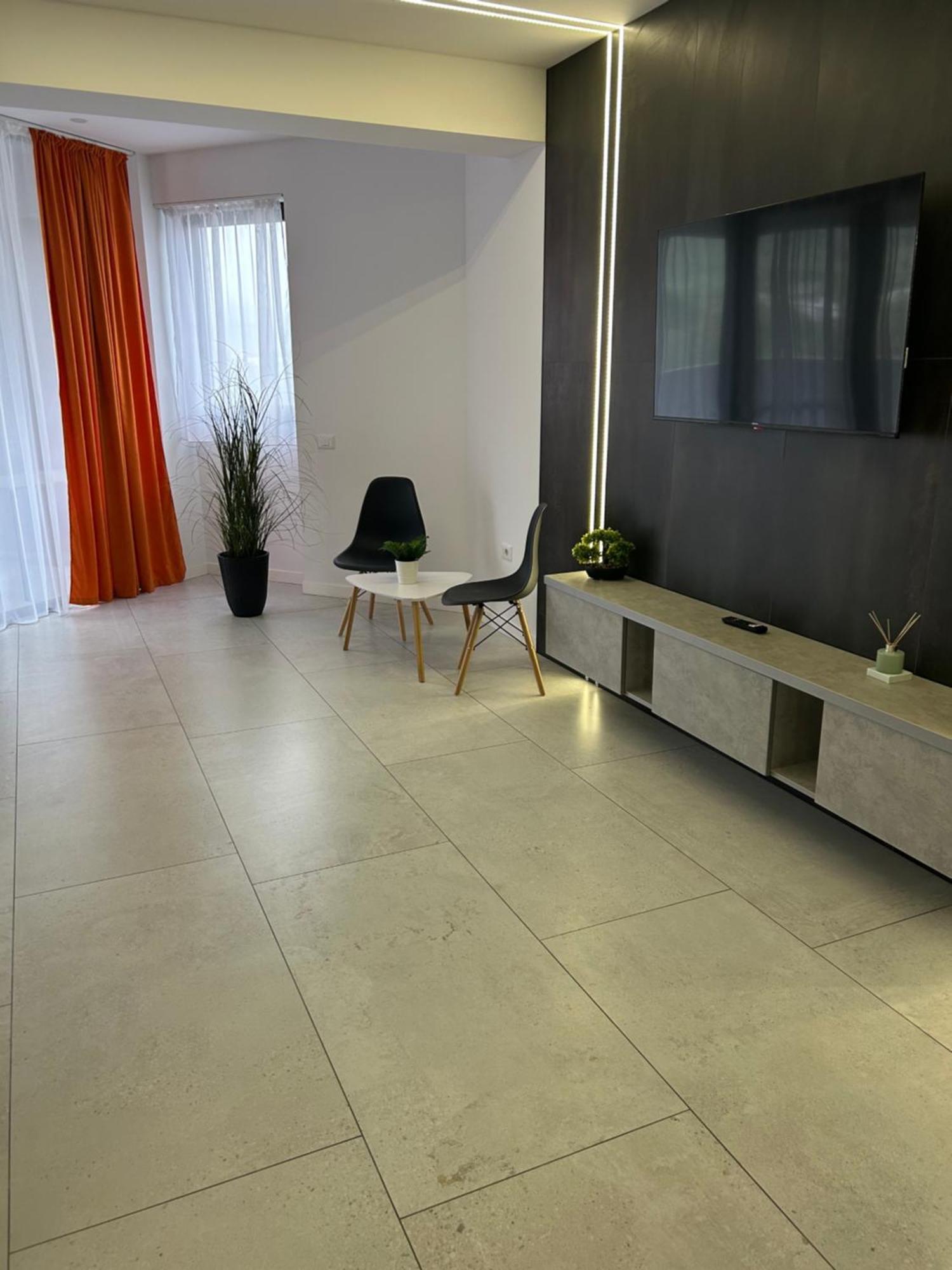 Teo Dem Radulescu -Strand Râmnicu Vâlcea Extérieur photo